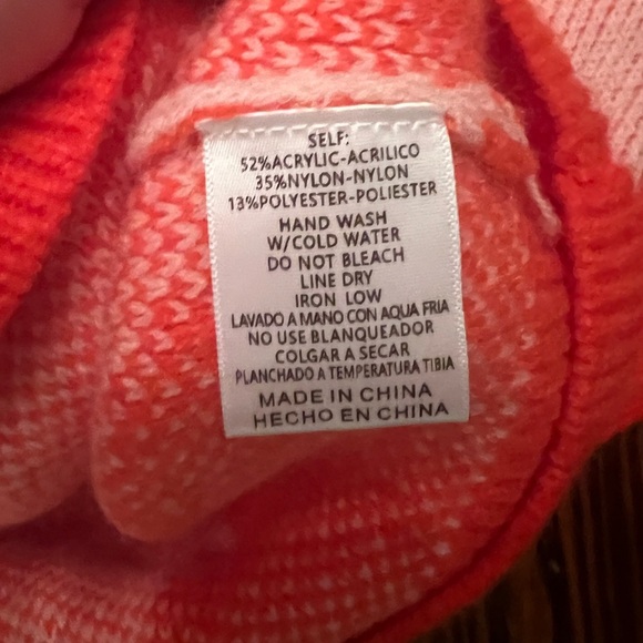 &MERCI Avara Women’s Red and Pink Print Sweater Soft NEW WITH TAGS - Picture 5 of 6